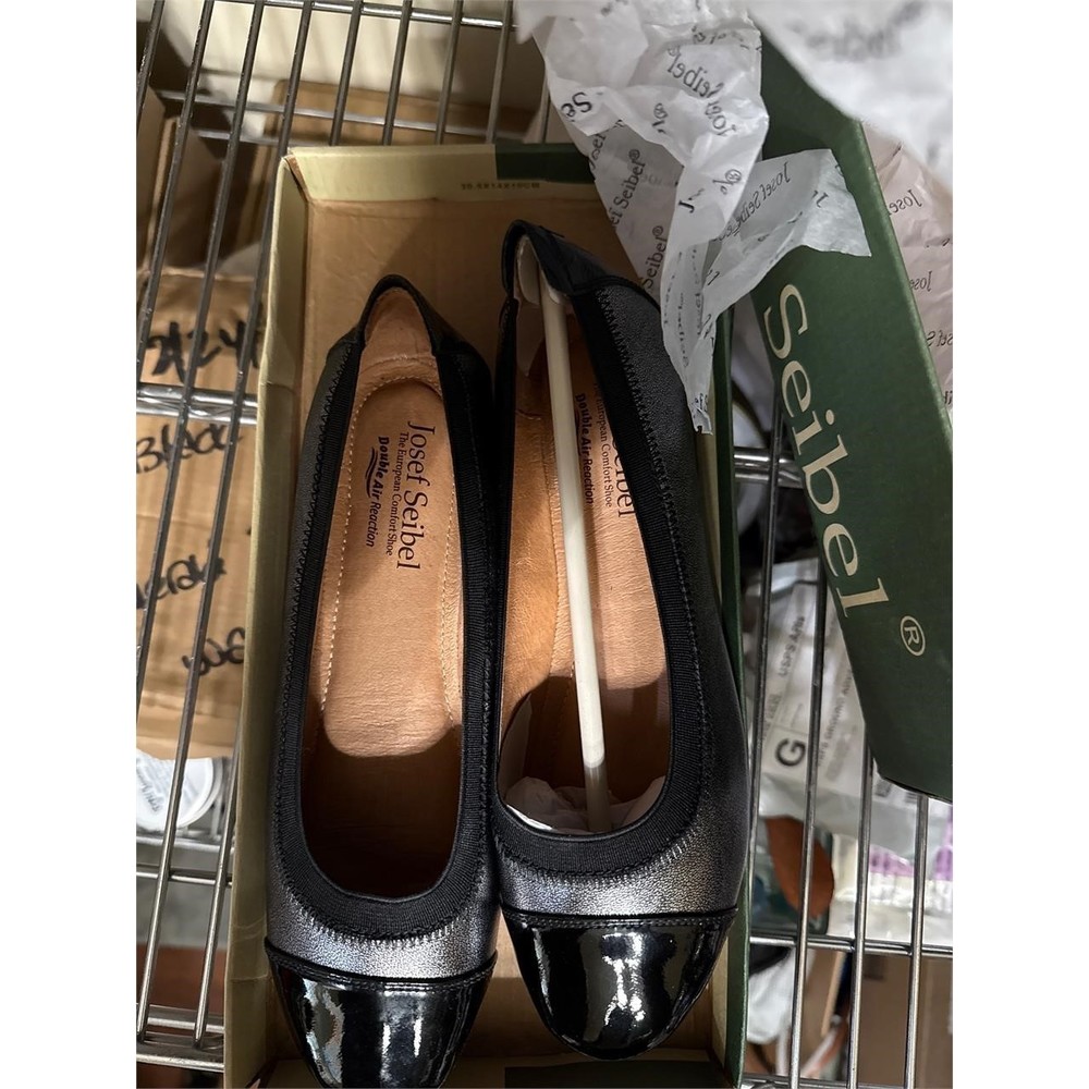 Josef Seibel new in box size 36